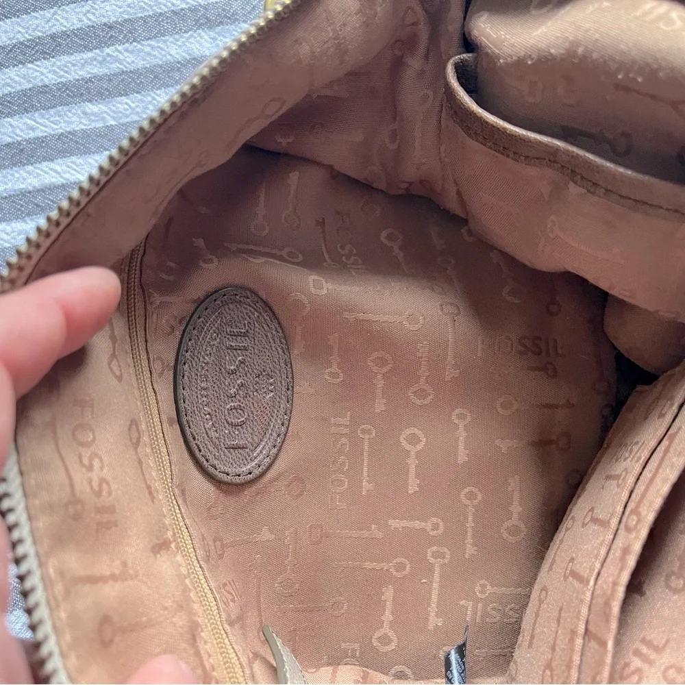 Fossil brown and off white leather crossbody purse - lots of compartments. - Picture 6 of 6
